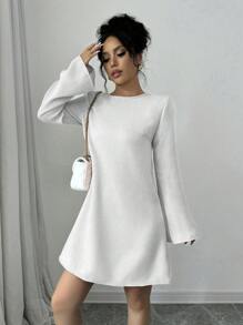 Lyxana 女式飘袖后背蝴蝶结装饰迷你连衣裙，适合秋冬季穿着 - 白色 - 查看 6