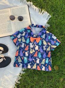 SHEIN Camisa de manga corta para niño bebé con cuello de pajarita y estampado de conejito de color contrastante