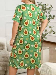 Große Größen Nachthemd mit Runder Ausschnitt, kurzen Ärmeln und Avocado & Blumen Muster für den Lässig Alltag
