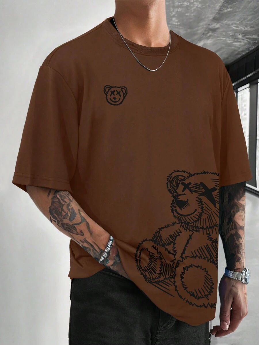 Manfinity Homme Lös passform mäns björntryck rundhalsad kortärmad T-shirt - Kaffebrun - Visa 1