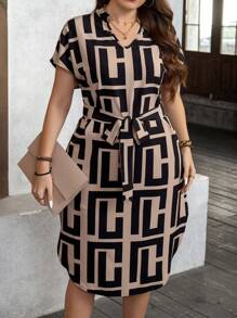 SHEIN LUNE Vestido informal de playa con estampado geométrico, cuello de muesca y mangas de murciélago, tallas grandes, elegante y de moda para ir y venir, para el verano