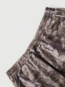 Manfinity RSRT Plus Size Men's Leaf Print Long Sleeve Front Zip Shirt And Pants Set