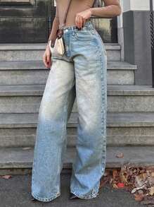 RueChic Women's Simplistic Front Button Pocket Casual Denim Jeans, Everyday Wear - Light Wash - View 5