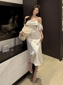 DAZY 纯色吊带连衣裙，荷叶边下摆和褶裥细节，及地长款，适合女士参加舞会、正式场合、秋季穿着，长袖设计，优雅大方。 - 杏色 - 查看 8