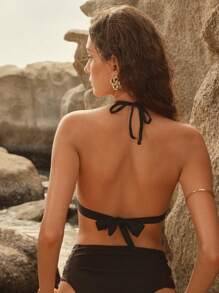 Anewsta بيكيني صيفي للنساء باللون الأحادي مع تفاصيل سلسلة عند الرقبة، تصميم بسيط وكاجوال، مناسب للشاطئ والعطلات