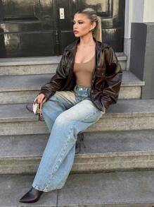 RueChic Women's Simplistic Front Button Pocket Casual Denim Jeans, Everyday Wear - Light Wash - View 8