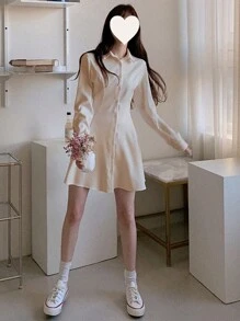 DAZY Robe courte cintrée à la taille avec col et boutons pour femmes, blanche, robe drapée pour le printemps/l'été/l'automne. Robe de graduation blanche, robe de style laitière, robe-chemise