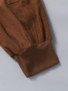 Pantalones jogger de pana con logo para niñas, de moda casual con detalles de bolsillo acordeón, adecuados para uso diario - Café integral - Ver 3