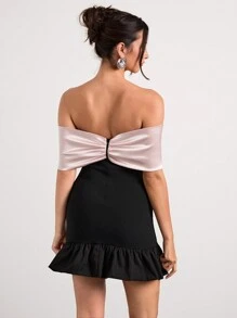 Glamine Đầm Mini Đen Ôm Nơ Một Bên Vai Thiết Kế Ghép Khối Màu Và Đầm Ôm Hông - màu đen - Xem 2