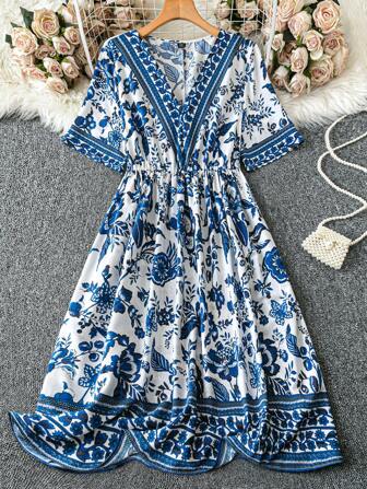 SHEIN LUNE 大码女式蓝白花卉印花短袖连衣裙、女士夏季连衣裙、女士海滩装、女士复活节连衣裙、女士西装、波西米亚风、嬉皮士风、女牛仔装、波西米亚风、女士夏季服装、女士复活节连衣裙、春假服装、女士花卉连衣裙、伊比沙岛装、女士海滩装/海滩夏季波西米亚风老款