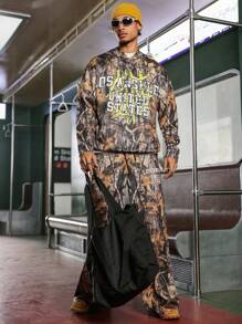 Manfinity EMRG 男士时尚树枝和字母印花休闲连帽衫和运动裤套装 - 彩色 - 查看 6