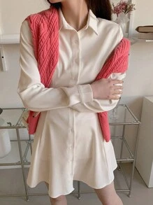 DAZY Robe courte cintrée à la taille avec col et boutons pour femmes, blanche, robe drapée pour le printemps/l'été/l'automne. Robe de graduation blanche, robe de style laitière, robe-chemise
