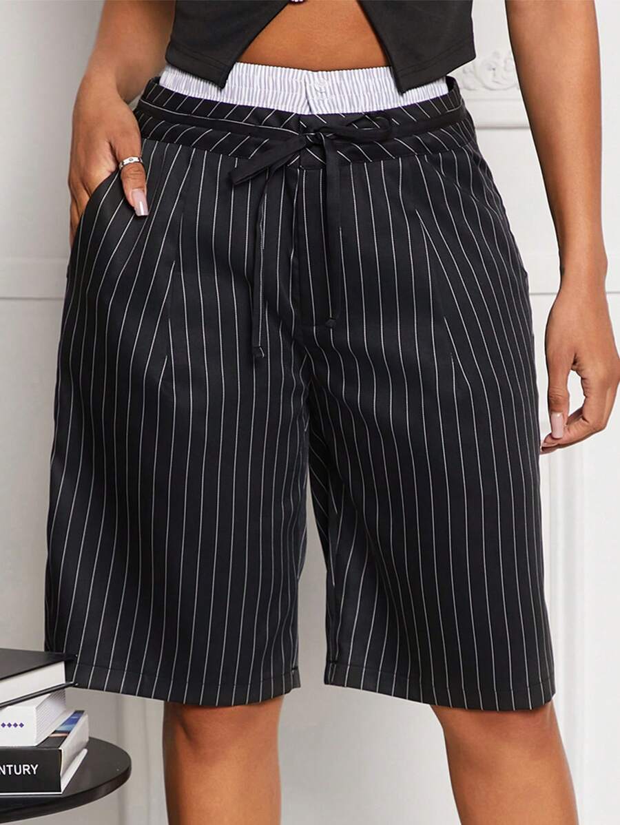 SHEIN SXY Celana Pendek Bermuda Bergaris Warna Kontras untuk Perjalanan Santai - Hitam - View 1