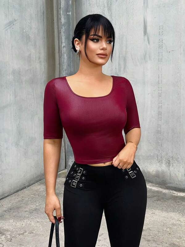 SHEIN SXY ملابس علوية تي شيرت أكمام 3/4 عتيق أنيق من جلد البولي يوريثين الأحمر الجذاب، ملابس علوية باللون البرغندي