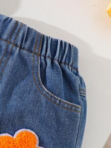 SHEIN 2pcs/Set Baby Girl Spring&Summer Casual Style, Short Puff Sleeves Flower Shape Embroidery Top&Short Jeans