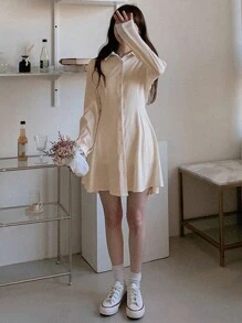 DAZY Robe courte cintrée à la taille avec col et boutons pour femmes, blanche, robe drapée pour le printemps/l'été/l'automne. Robe de graduation blanche, robe de style laitière, robe-chemise