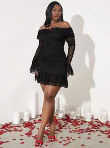 SHEIN SXY Vestido elegante con hombros descubiertos, volantes y detalles con brillo para tallas grandes para el Día de San Valentín