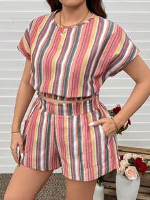 SHEIN LUNE Conjunto de 2 piezas de mujer talla grande con camisa de cuello redondo de mangas de murciélago a rayas y pantalones cortos, informal para el verano