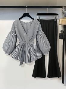 SHEIN LUNE 2 件套大码女式波西米亚风条纹灯笼袖衬衫和喇叭裤套装，适合夏季 - 黑與白 - 查看 1