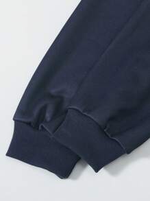 Conjunto de 2 peças para meninas pré-adolescentes: moletom de manga comprida com gola redonda e estampa de letras e girassóis e saia plissada verde. - Preto - Ver 5