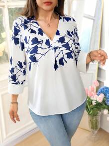 SHEIN LUNE Blusa casual de manga corta con cuello en V y estampado floral, talla grande para mujer, adecuada para Año Nuevo, Día de San Valentín, Acción de Gracias, Navidad, Pascua, fiestas, Nochevieja, fiesta de Navidad, decoración navideña, ropa de casa navideña, vacaciones de primavera