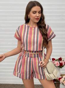 SHEIN LUNE Conjunto de 2 piezas de mujer talla grande con camisa de cuello redondo de mangas de murciélago a rayas y pantalones cortos, informal para el verano