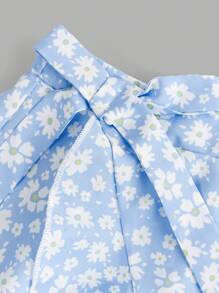 SHEIN Wildeya Set de 2 piezas para vacaciones para niña preadolescente, que incluye: falda con volantes de estampado floral ditsy y top de manga corta de punto. Un conjunto elegante de estilo princesa para vacaciones y fiestas, con diseño floral ditsy y decoración parcial, sin patrones tradicionales.