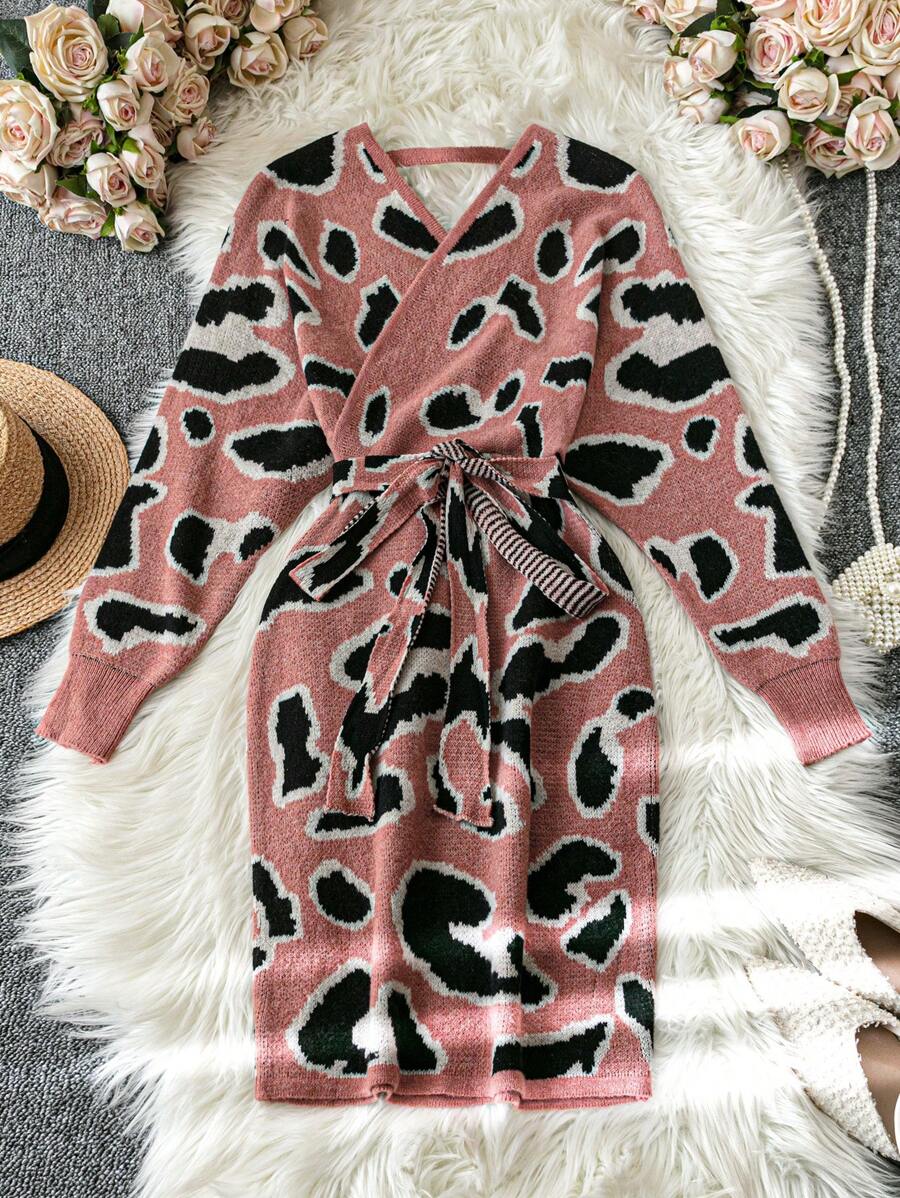 SHEIN Clasi 2024 年最新时尚豹纹交叉 V 领毛衣连衣裙女款 - 彩色 - 查看 1