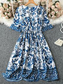 SHEIN LUNE 大码女式蓝白花卉印花短袖连衣裙、女士夏季连衣裙、女士海滩装、女士复活节连衣裙、女士西装、波西米亚风、嬉皮士风、女牛仔装、波西米亚风、女士夏季服装、女士复活节连衣裙、春假服装、女士花卉连衣裙、伊比沙岛装、女士海滩装/海滩夏季波西米亚风老款 - 藍白色 - 查看 2