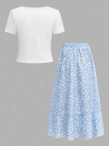 SHEIN Wildeya Set de 2 piezas para vacaciones para niña preadolescente, que incluye: falda con volantes de estampado floral ditsy y top de manga corta de punto. Un conjunto elegante de estilo princesa para vacaciones y fiestas, con diseño floral ditsy y decoración parcial, sin patrones tradicionales.