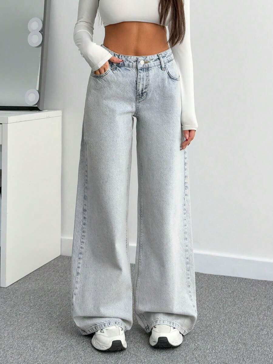 EURMUSE LOW RISE WIDELEG LIGH BLUE JEAN WITH PINKY LABEL - Medium Wash - View 1