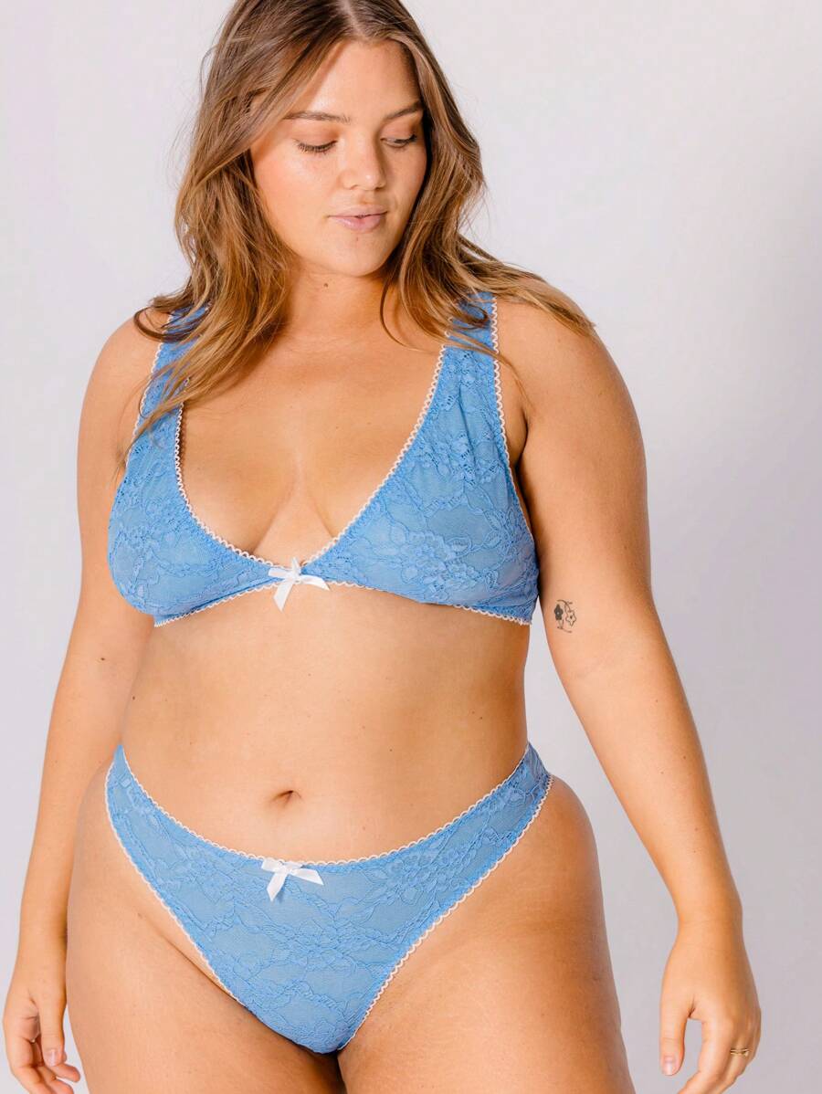Aralina 加大码曲线蓝色蕾丝白色对比色蝴蝶结细节三角形假日贴身套装内衣 - 藍色 - 查看 1