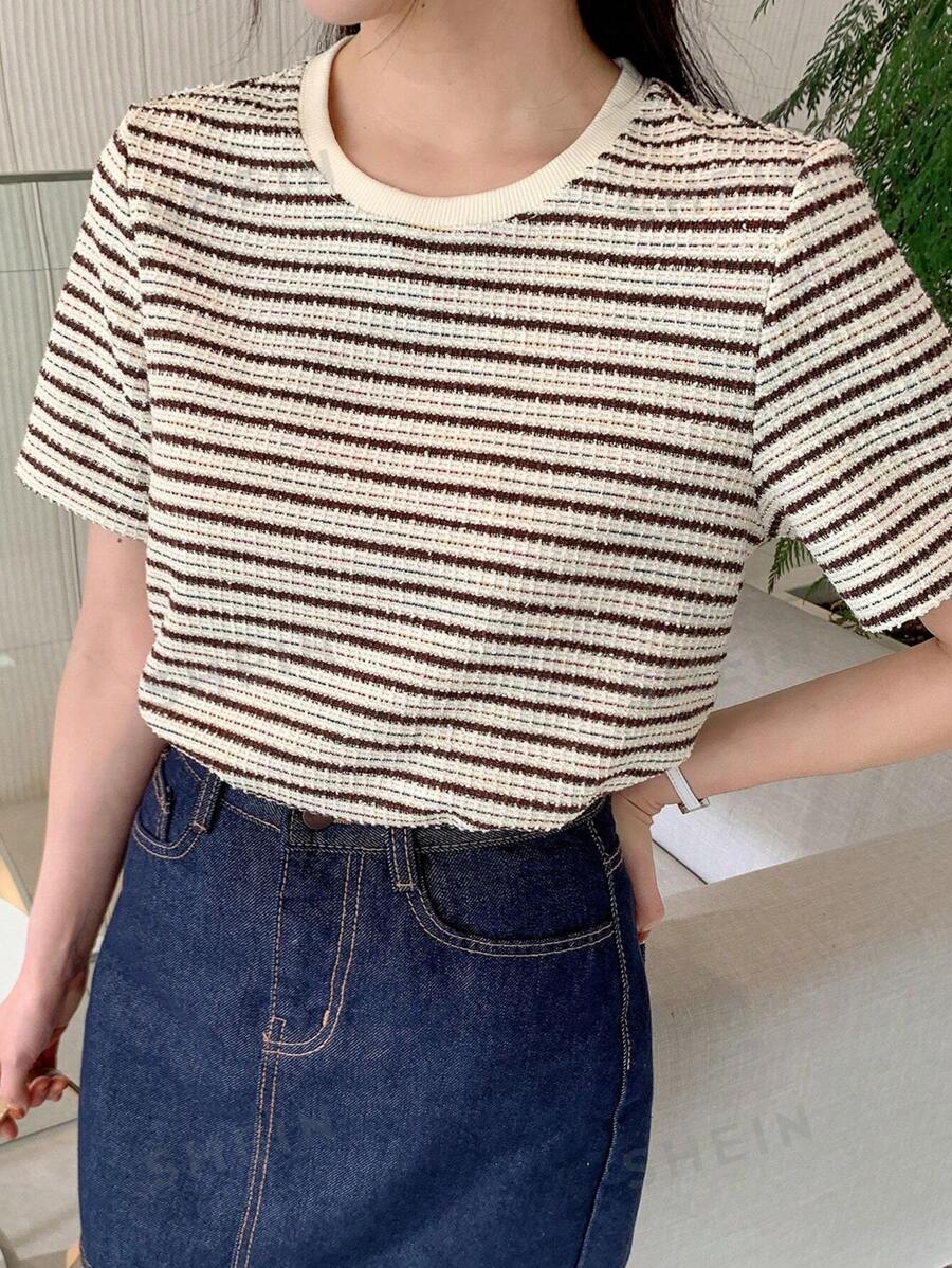 DAZY Camiseta suelta casual de mujer con rayas, nuevo modelo de verano para festival de música