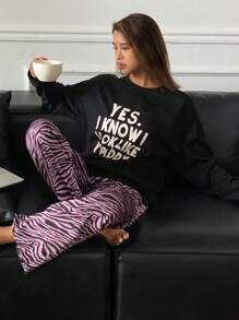 DAZY Bộ đồ ngủ 2 món in khẩu hiệu áo rộng và quần ngủ in họa tiết ngựa vằn - màu đen - Xem 5