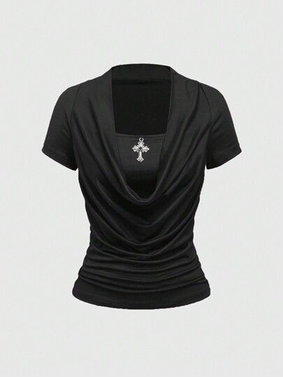 J-Fashion تي شيرت قصير الأكمام لون أحادي مطاطي بسوار معلق على شكل صليب بطراز عصري للنساء