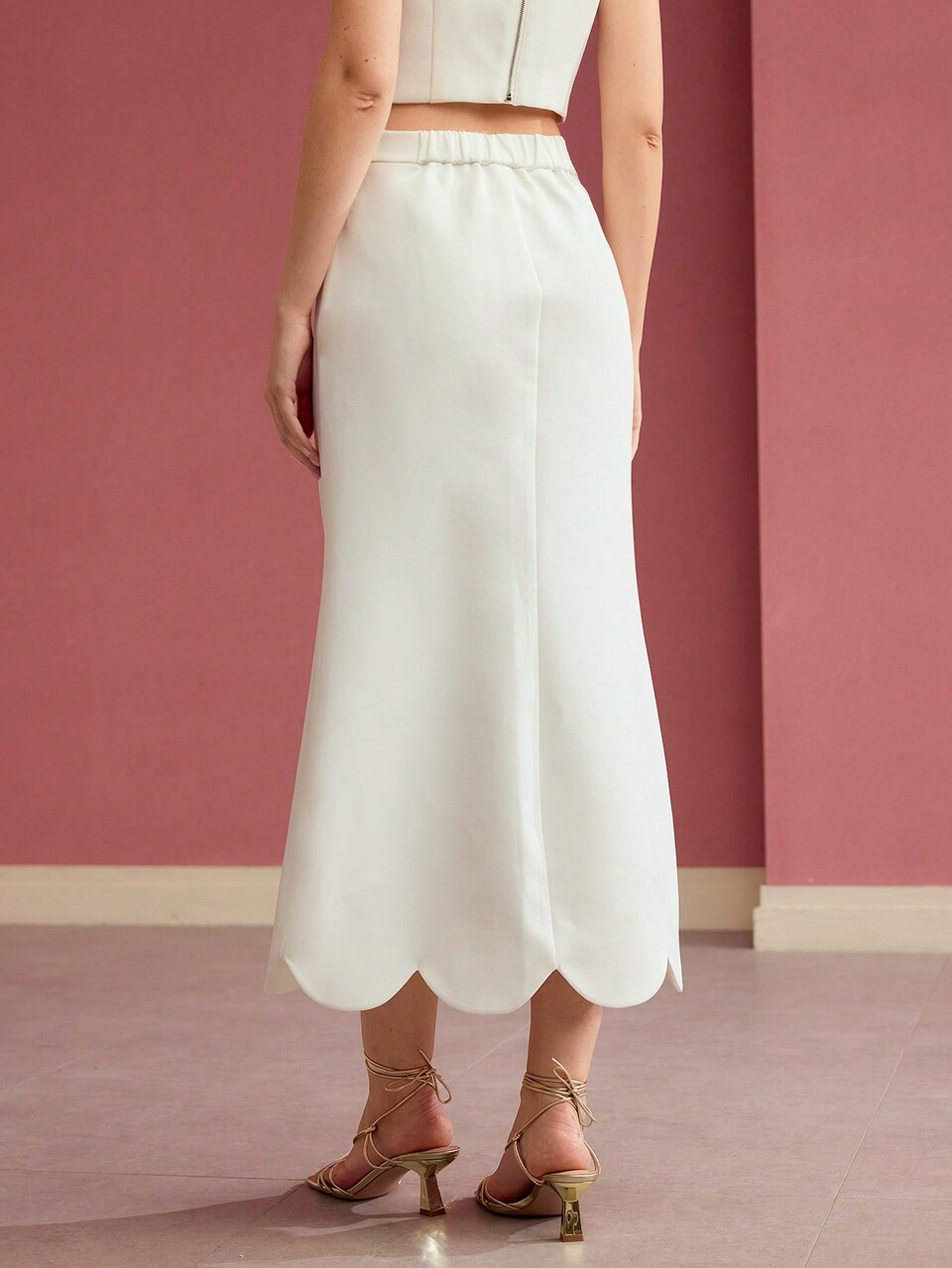 MOTF FLORAL PATCHED SCALLOP TRIM SKIRT