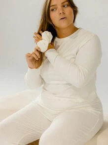 Aralina Conjunto de top de manga larga con detalle de lechuga acanalado blanco clásico y pantalones acampanados con scrunchie para recuperación