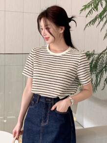 DAZY Camiseta suelta casual de mujer con rayas, nuevo modelo de verano para festival de música