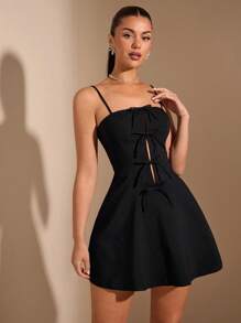 SHEIN BAE 纯黑/白色蝴蝶结装饰镂空前中部迷你连衣裙，适合秋冬季、春季、情人节派对礼服、浪漫约会礼服、伴娘礼服、舞会礼服、日常工作礼服、黑白礼服、生日礼服 - 黑與白 - 查看 6