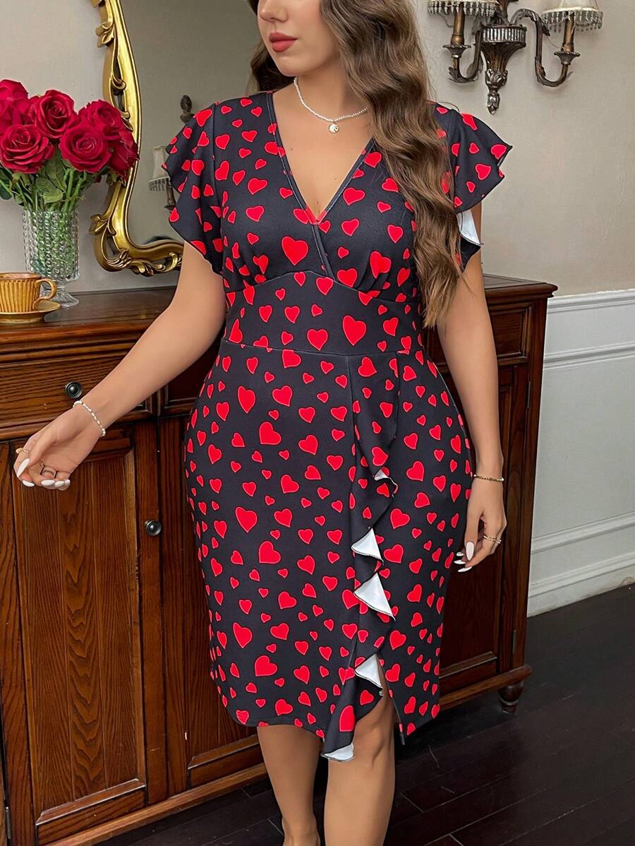SHEIN Privé Vestido Mini com Decote em V e Manga Curta Estampa de Coração para Mulheres Plus Size, Adequado para Encontros Românticos, Passeios e Reuniões - Vermelho - Visão 1