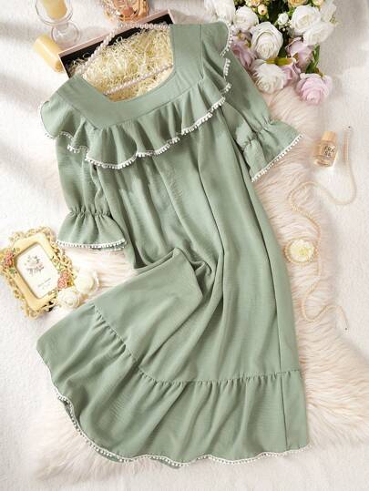 女孩优雅纯色浅绿色长袖长睡袍、睡衣