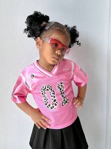 SHEIN Playful Pals 女婴婴儿豹纹印花数字图案足球球衣 T 恤，粉色和酒红色休闲运动街头服饰 - 玫紅色 - 查看 8