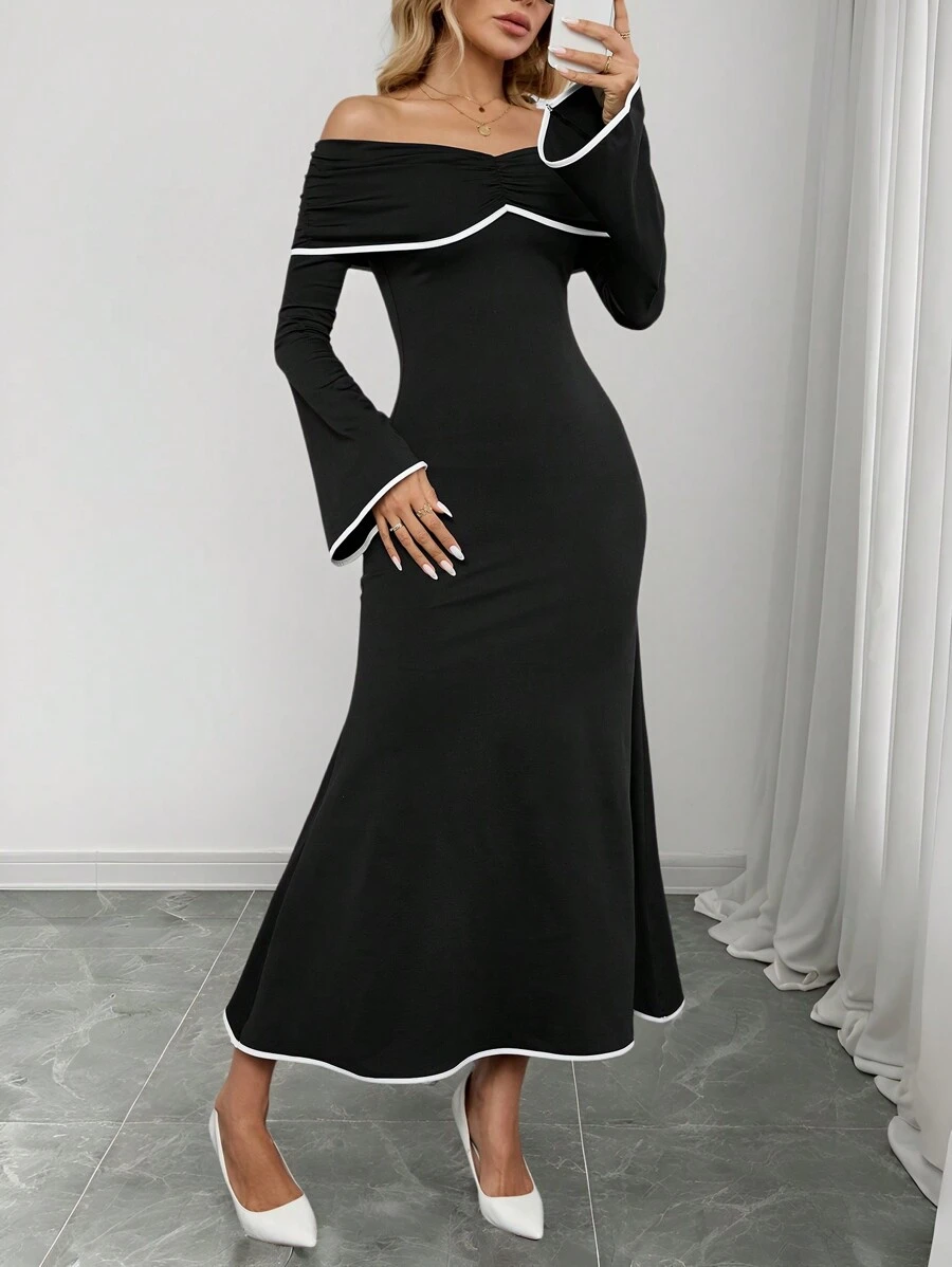 SHEIN LUNE 1 Stück Damen Off-Shoulder Kleid mit Glockenärmeln in Farbblockoptik Schwarz und Weiß, figurbetontes Meerjungfrau-Kleid, elegante Lässig-/Arbeitskleidung, sexy Straßenkleidung - Schwarz - Übersicht 1