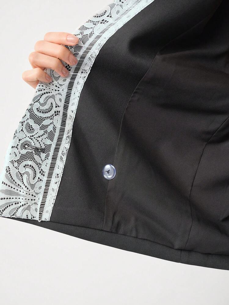 MOTF STUDIO BLAZER COM ABOTOAMENTO DUPLO E RENDA DE CONTRASTE