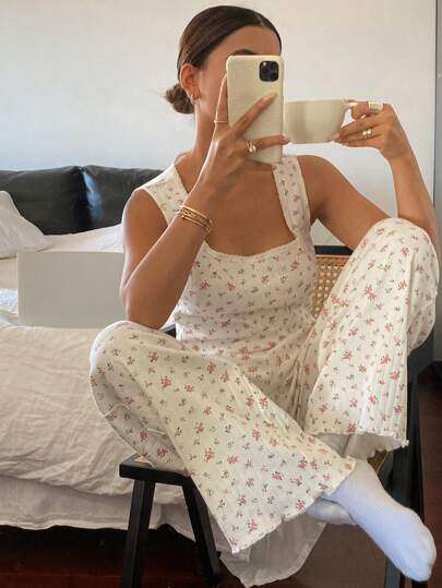 Livesso Conjunto de pijama para mujer de 2 piezas con top estampado con flores pequeñas y pantalones fluidos