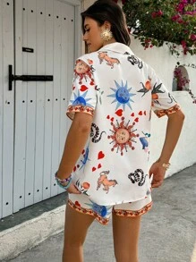 SHEINBlues Set de 2 piezas con blusa de manga corta y estampado floral colorido junto con shorts, ropa de vacaciones para mujer