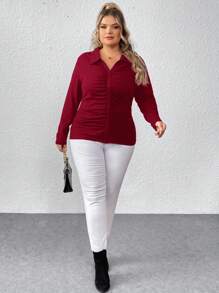 SHEIN CURVE+ Koszulka damska z plisowanym kołnierzykiem i dopasowanym T-shirtem w dużym rozmiarze