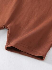 SHEIN 年轻女孩 2 件套：无袖连身裤，配有牛仔帽和公牛图案印花，搭配带有金属纽扣装饰、翻领和大口袋的柔软牛仔夹克，传达出独特的西部风情，适合户外、主题拍摄或休闲穿着 - 彩色 - 查看 11