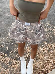 SHEIN EZwear Quần short thường ngày cạp chun in họa tiết camo rộng rãi - Màu be - Xem 6