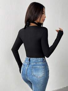 Chiquease 女士优雅紧身衣，时尚办公服装，纯色紧身衣，露背领，喇叭袖，性感别致的设计 - 黑色 - 查看 2